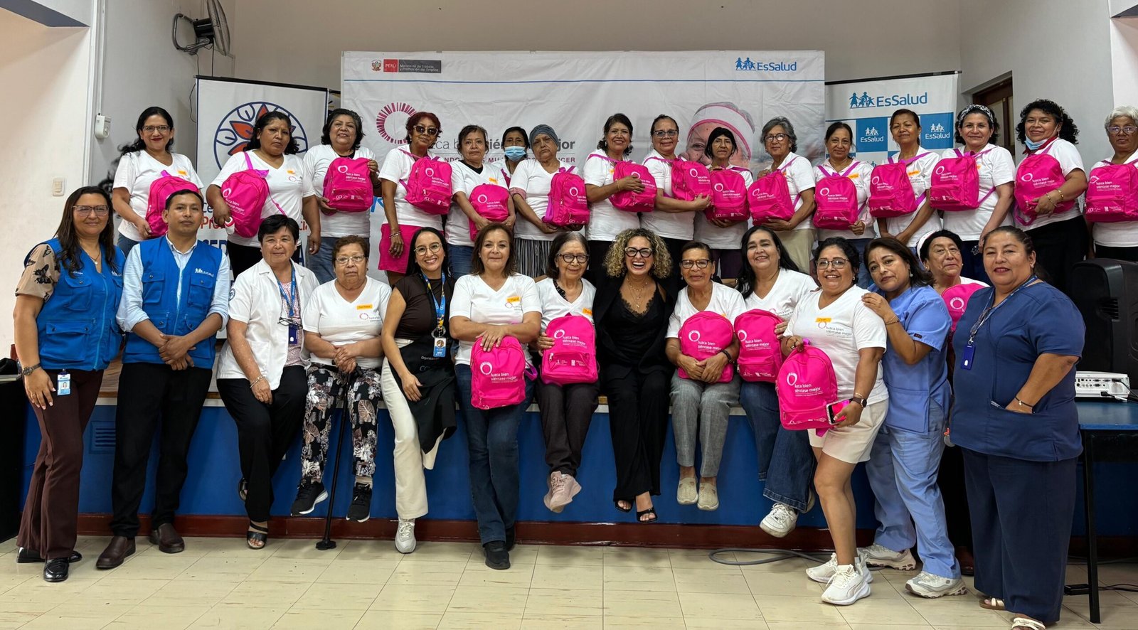 COPECOH y Natura llevan bienestar y esperanza a 25 pacientes oncológicas en el Hospital Sabogal